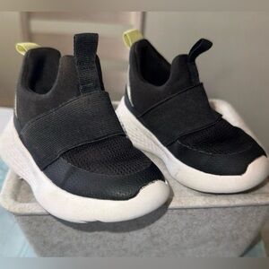 Cat & Jack Slip On Shoes Toddler Black White Mesh Sneakers Sz 5 EUC